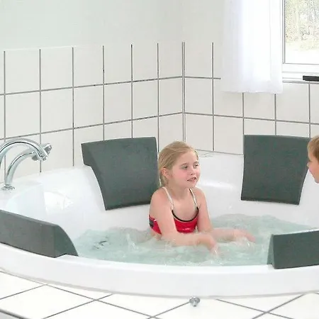Oksby Sleeps 24 Pool Wifi بيت للعطل Blåvand